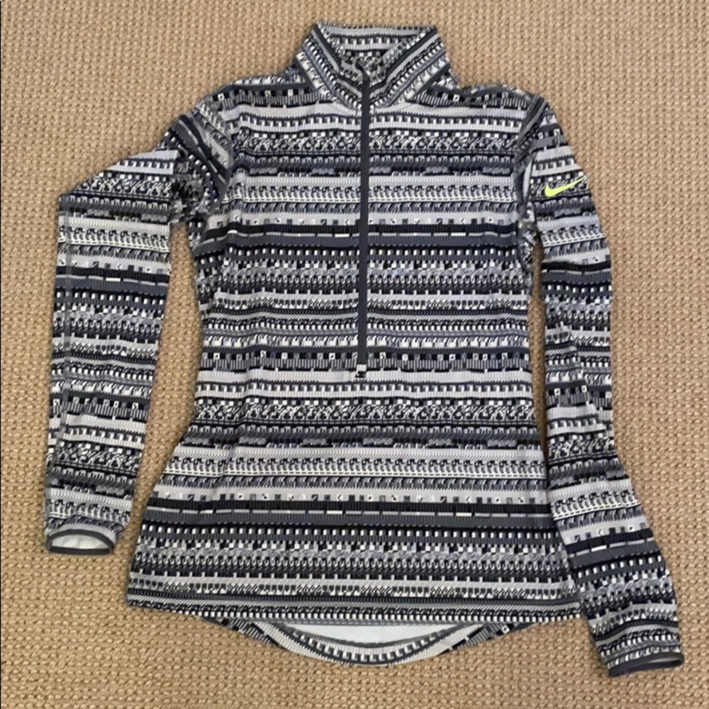 Nike women’s 1/2 zip golf top